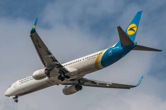 Boeing 737-900 (UR-PSI)