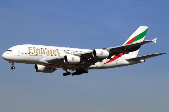 Airbus A380-800 (A6-EEJ)