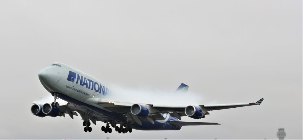 Boeing 747-400 (N952CA)