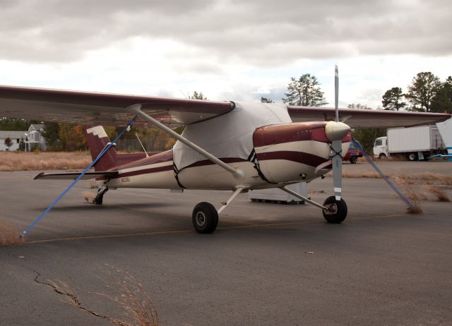 Cessna 152 (N9336U) - Note the taildragger gear.