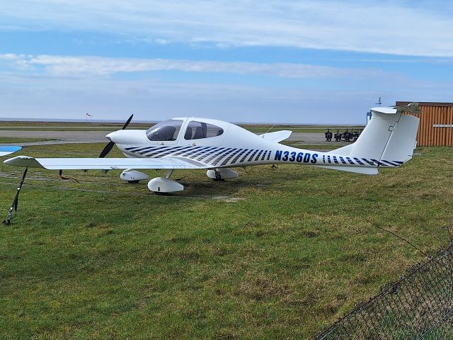 Diamond Star (N336DS) - Juist Germany, Runway 9/27