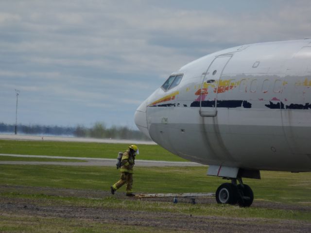 BOEING 727-200 —