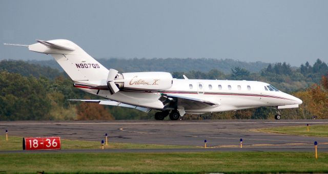 Cessna Citation X (N907QS) - arriving OXC