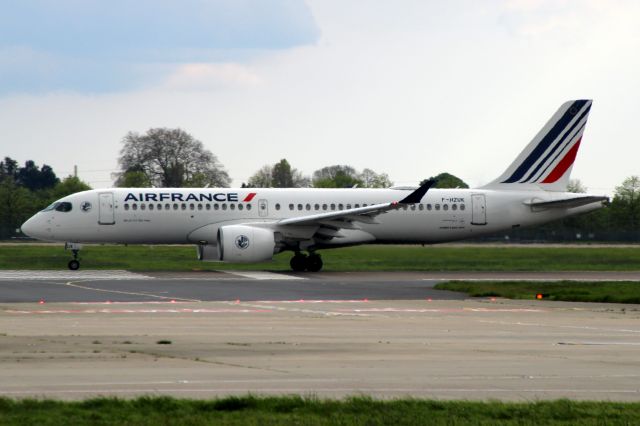 Airbus A220-300 (F-HZUK) - Departing rwy 09R on 29-Apr-23 operating flight AFR1781 to LFPG.