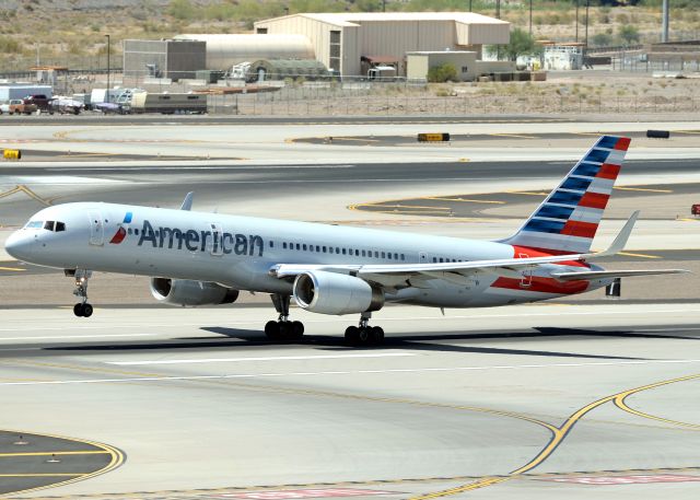 Boeing 757-200 (N942UW)