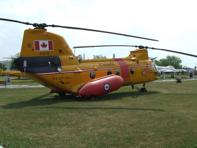 SDR11315 — - canadian forces labrador search and rescue helicopter