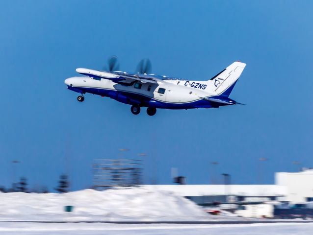 Mitsubishi MU-2 (C-GZNS) - Leaving rwy 25