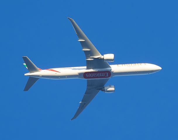 BOEING 777-300 (A6-ECJ) - Taken from Leaside