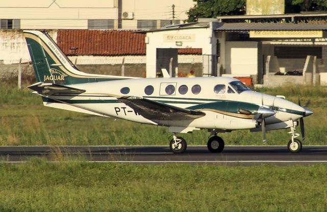 Beechcraft King Air 90 (PT-WQW)