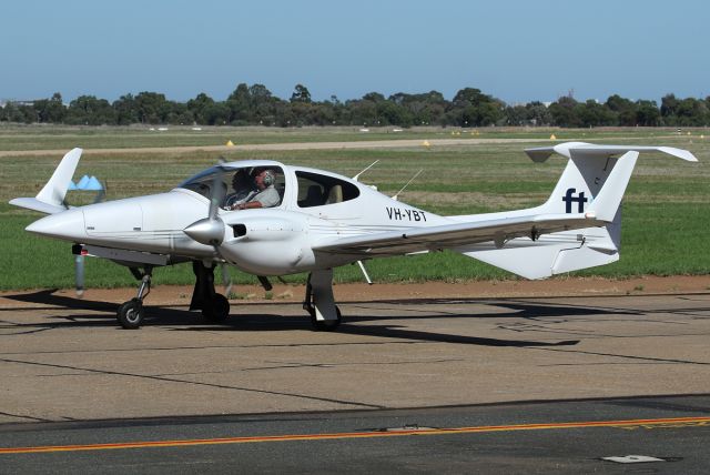 Diamond Twin Star (VH-YBT)