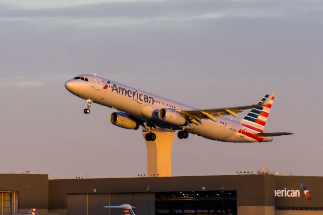 Airbus A321 (N162AA)