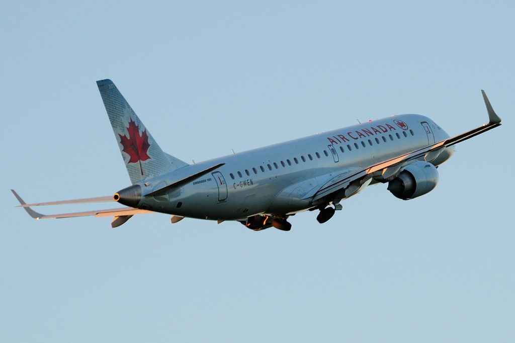Embraer ERJ-190 (C-GWEN) - Air Canada&amps first E190. Delivered 12/12/2005.