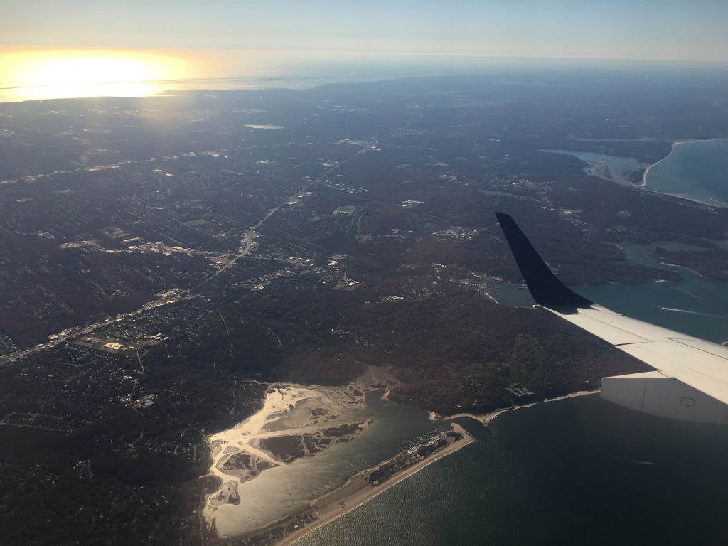 Embraer ERJ-190 (N334JB) - On approach to KHPN over the north shore or Long Island