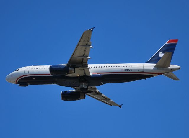 Airbus A320 (N654AW) - Departing 36C - 11/6/10