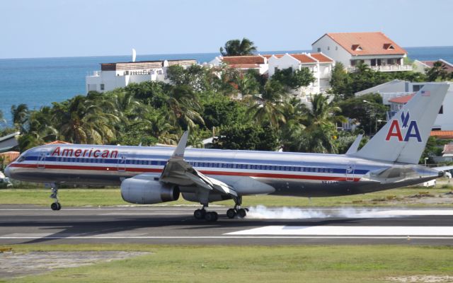 BOEING 767-300 (N648AA)