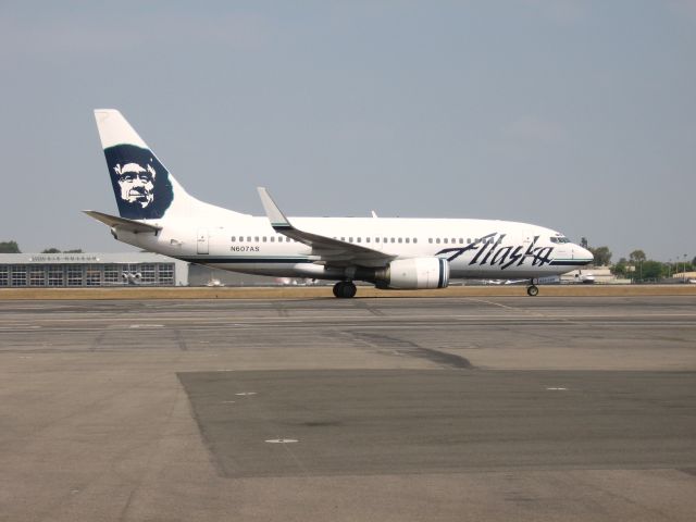 Boeing 737-700 (N607AS) - Taxiing to gate after landing