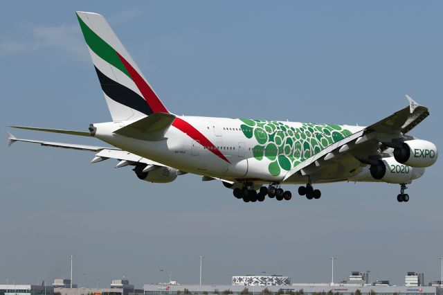 Airbus A380-800 (A6-EEZ)