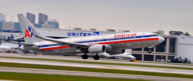 Boeing 737-800 (N929AN)