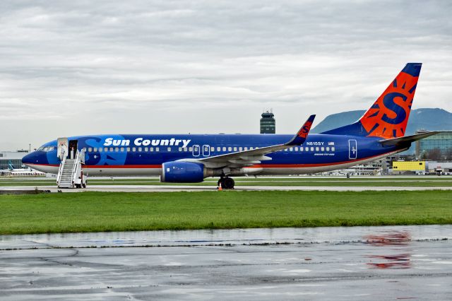 Boeing 737-800 (N815SY)