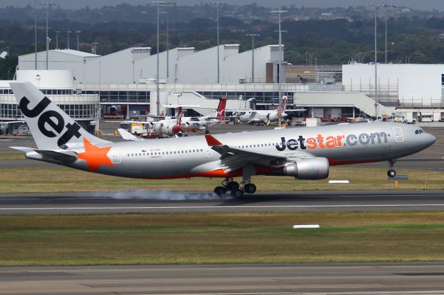 Airbus A330-200 (VH-EBA)