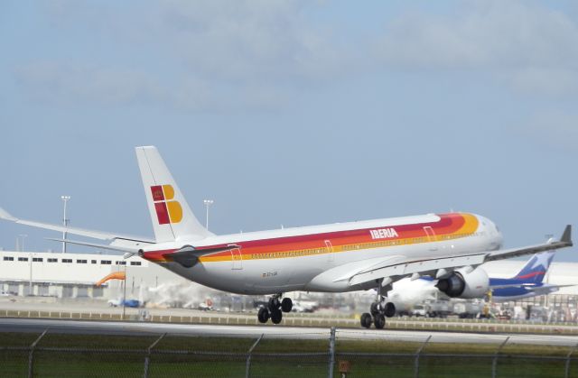 Airbus A330-300 (EC-LUB)