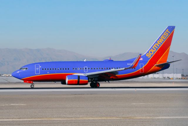 Boeing 737-700 (N256WN) - Southwest 737-700 with engines in reverse, landing on Runway 25L on January 30, 2013