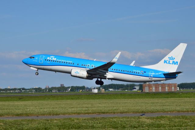 Boeing 737-800 (PH-BXK) - KLM Boeing 737-8K2 departing AMS on Polderbaan runway 16.51 hrs (GMT) 09May25