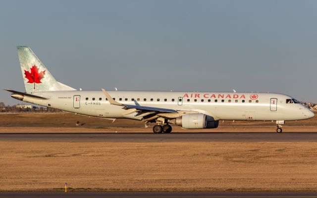 Embraer ERJ-190 (C-FHOS)