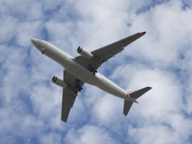 VH-XFE — - On final approach to RWY03 as flight DJ691 from Melbourne YMML/MEL