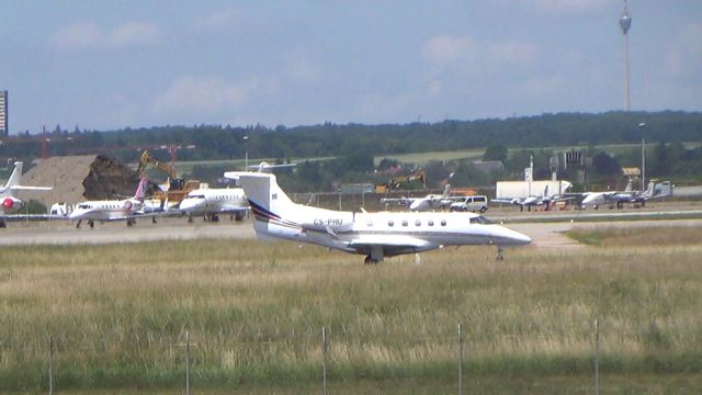 Embraer Phenom 300 (CS-PHU)