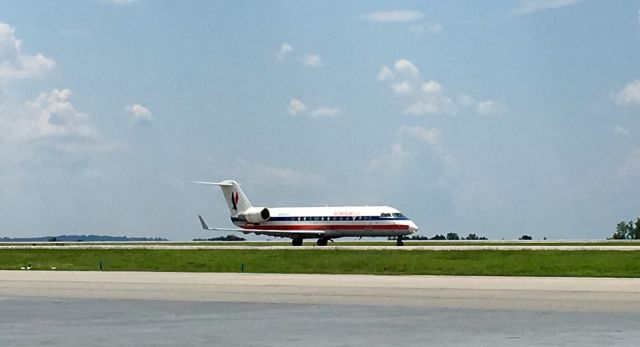 Canadair Regional Jet CRJ-200 (N880AS) - Still wearing the original American Eagle livery!