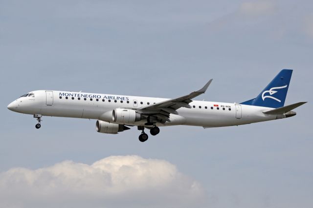 EMBRAER 195 (4O-AOA)