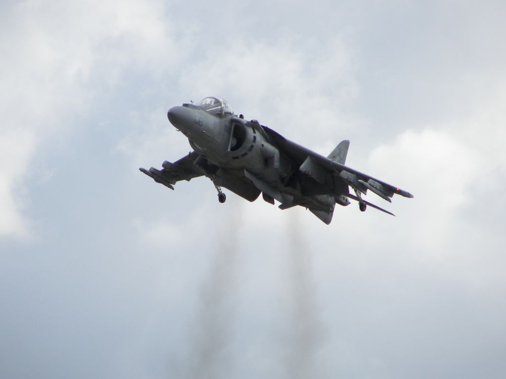 — — - MCAS Miramar Airshow 2007  San Diego. CA  Harrier Hovering!