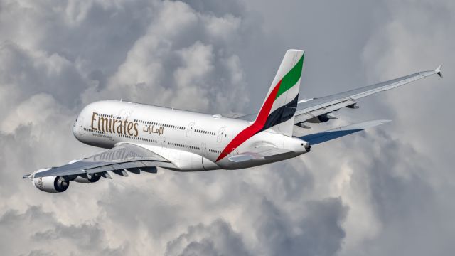 Airbus A380-800 (A6-EOO) - take off