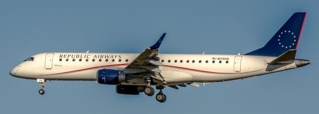 Embraer ERJ-190 (N176HQ)