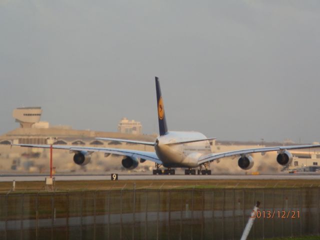 Airbus A380-800 (D-AIMC)