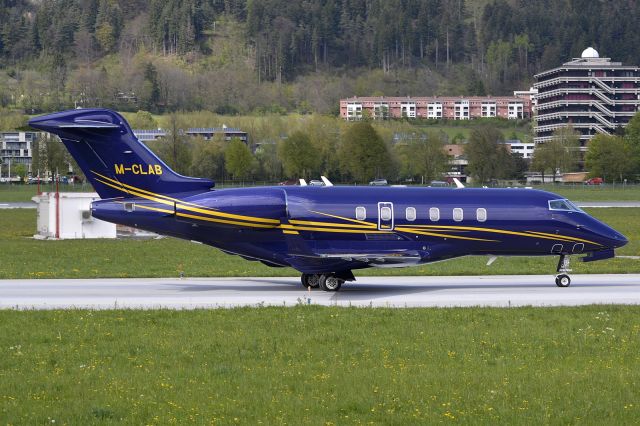 Bombardier Challenger 300 (M-CLAB)