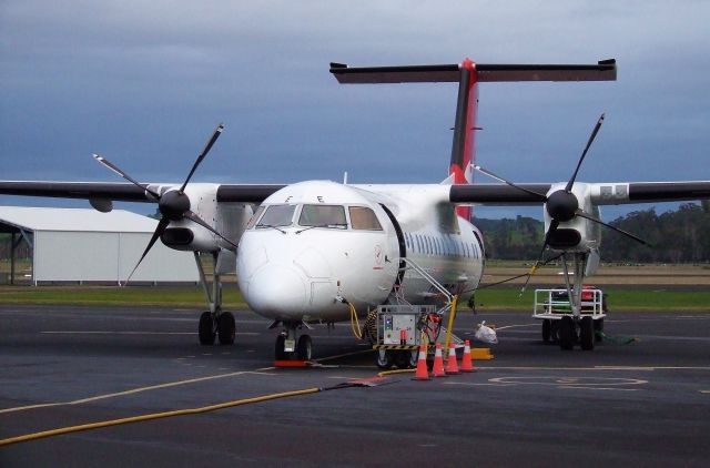 de Havilland Dash 8-300 (VH-SCE) - Qantaslink Bombardier DHC-8-315Q Dash 8 VH-SCE (msn 602) at Wynyard Airport Tasmania Australia. 14 August 2022.