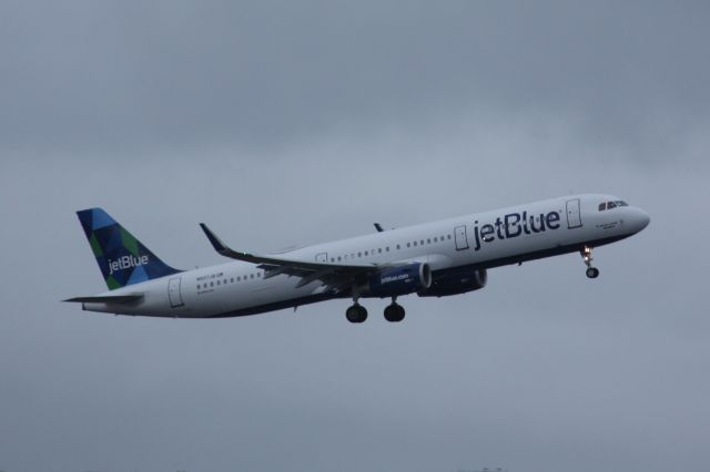 Airbus A321 (N937JB)