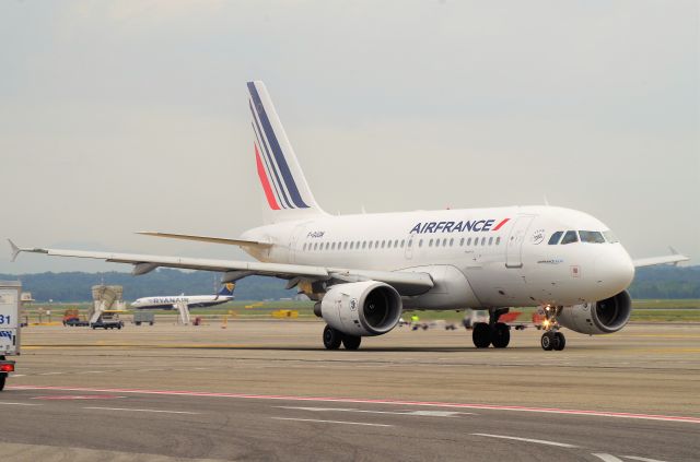 Airbus A318 (F-GUGM)