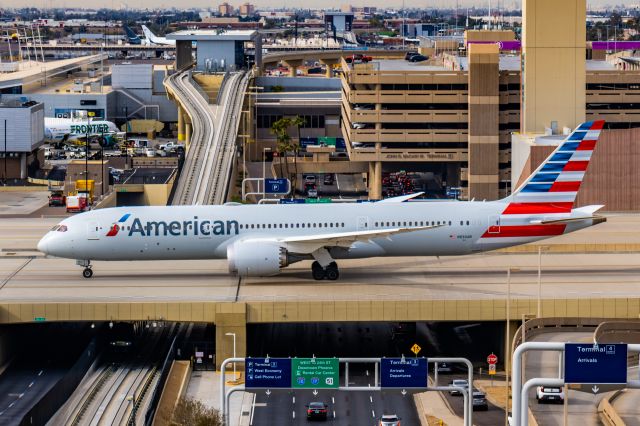 Boeing 787-9 Dreamliner (N830AN) - American Airlines 787-9 taxiing at PHX on 12/16/22. Taken with a Canon R7 and Tamron 70-200 G2 lens.