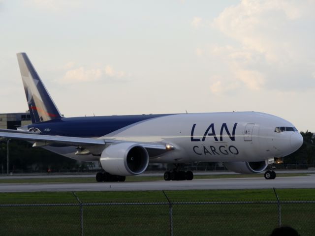 BOEING 777-200LR (N778LA)