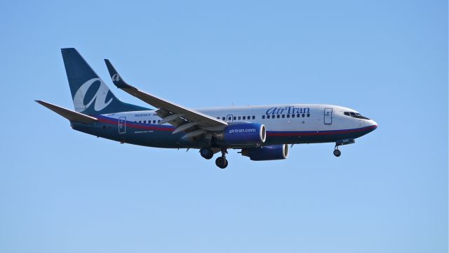 Boeing 737-700 (N281AT) - TRS9320 from KATL on final approach to Rwy 16R on 12/7/13. (LN:1845 cn 33922). The aircraft will undergo maintenance and painting at ATS to become SWA #N7720F.