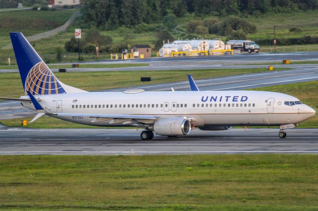 Boeing 737-800 (N37253) - Summer days... Rolling down the runway for KIAD, Dulles International as "UAL1235"