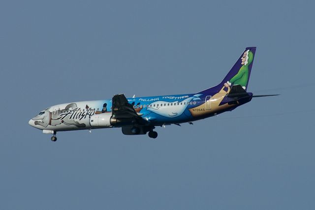 BOEING 737-400 (N705AS) - Designed by a local Alaskan artist, this 737-400 adorns a very colorful scheme to celebrate the 75th Anniversary of Alaskan statehood.