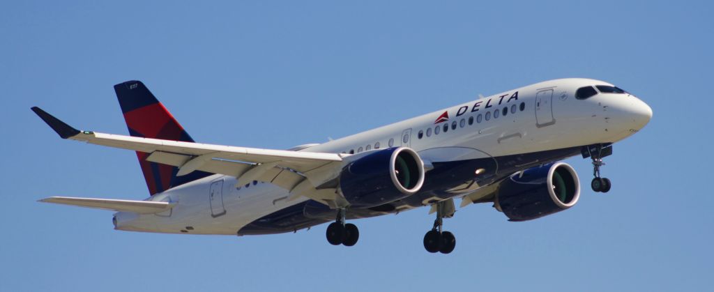 Airbus A220-100 (N117DU)