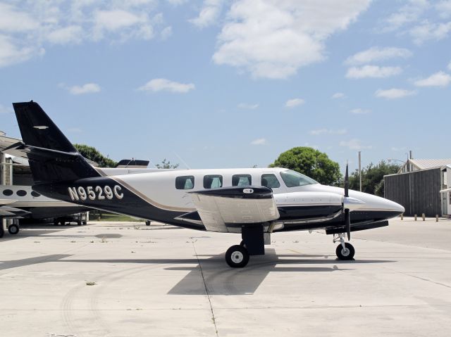 Cessna T303 Crusader (N9529C)