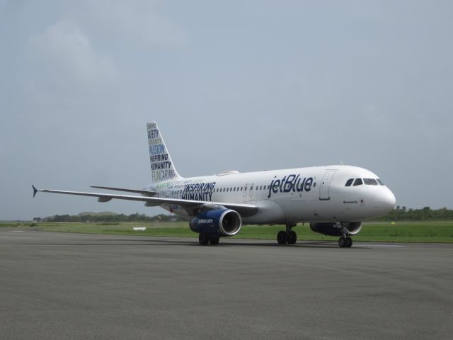 Airbus A320 (N598JB)