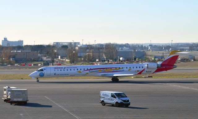 Bombardier CRJ-1000 (EC-LJS) - Air Nostrum Canadair CL-600-2E25 EC-LJS in Madrid 