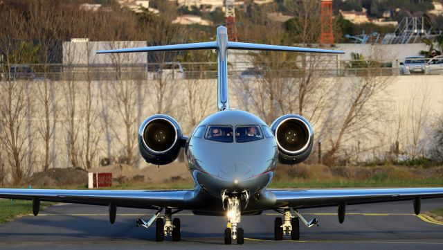 Canadair Challenger 350 (9H-VCB)